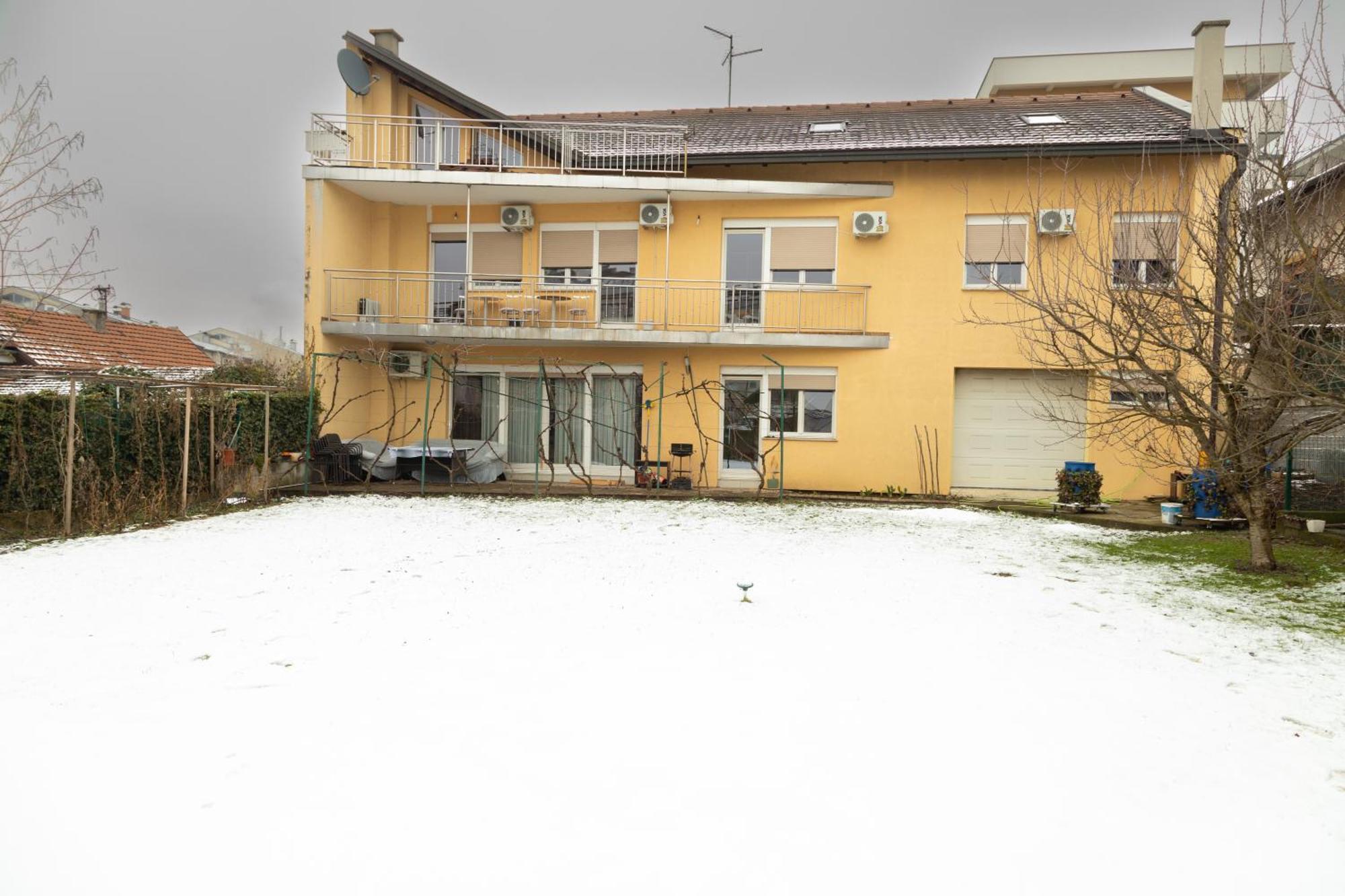 バニャ・ルカBolek Mansionアパートメント エクステリア 写真